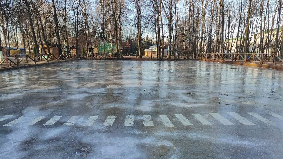 moygorodcheb's tweet photo. ⛸️ В Чебоксарах уже начали заливать катки. Первый каток обещают открыть на этой неделе в парке Николаева

@moygorodonline https://t.co/lrwJPgaIs1