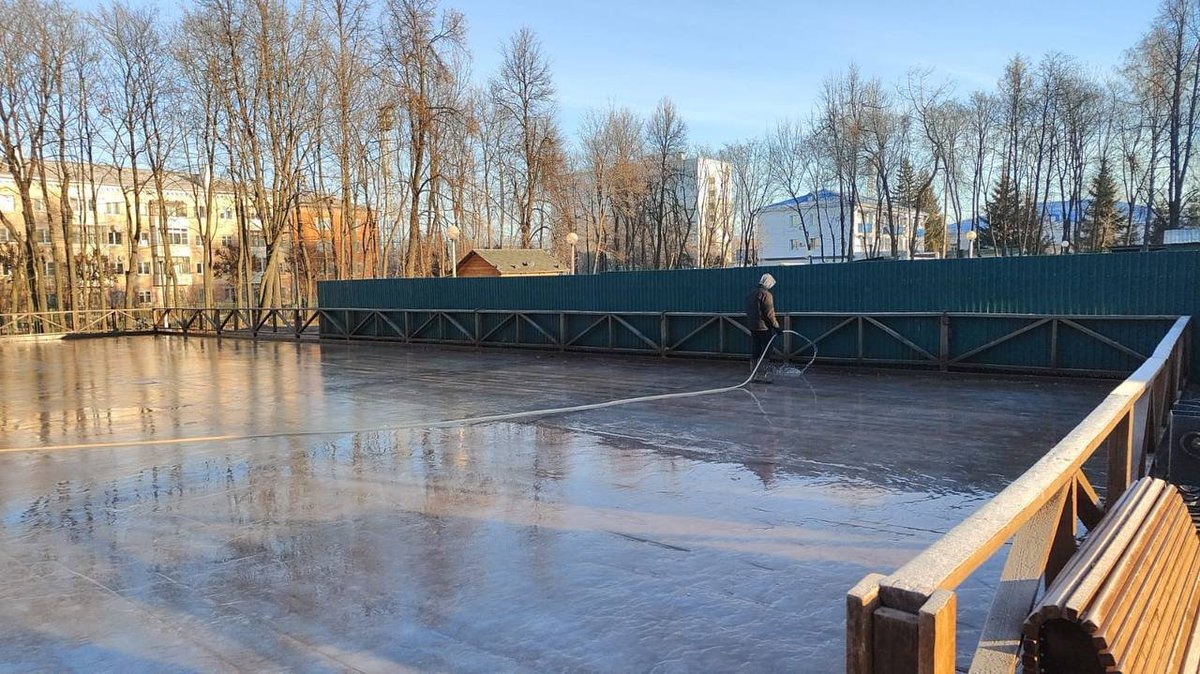 moygorodcheb's tweet photo. ⛸️ В Чебоксарах уже начали заливать катки. Первый каток обещают открыть на этой неделе в парке Николаева

@moygorodonline https://t.co/lrwJPgaIs1