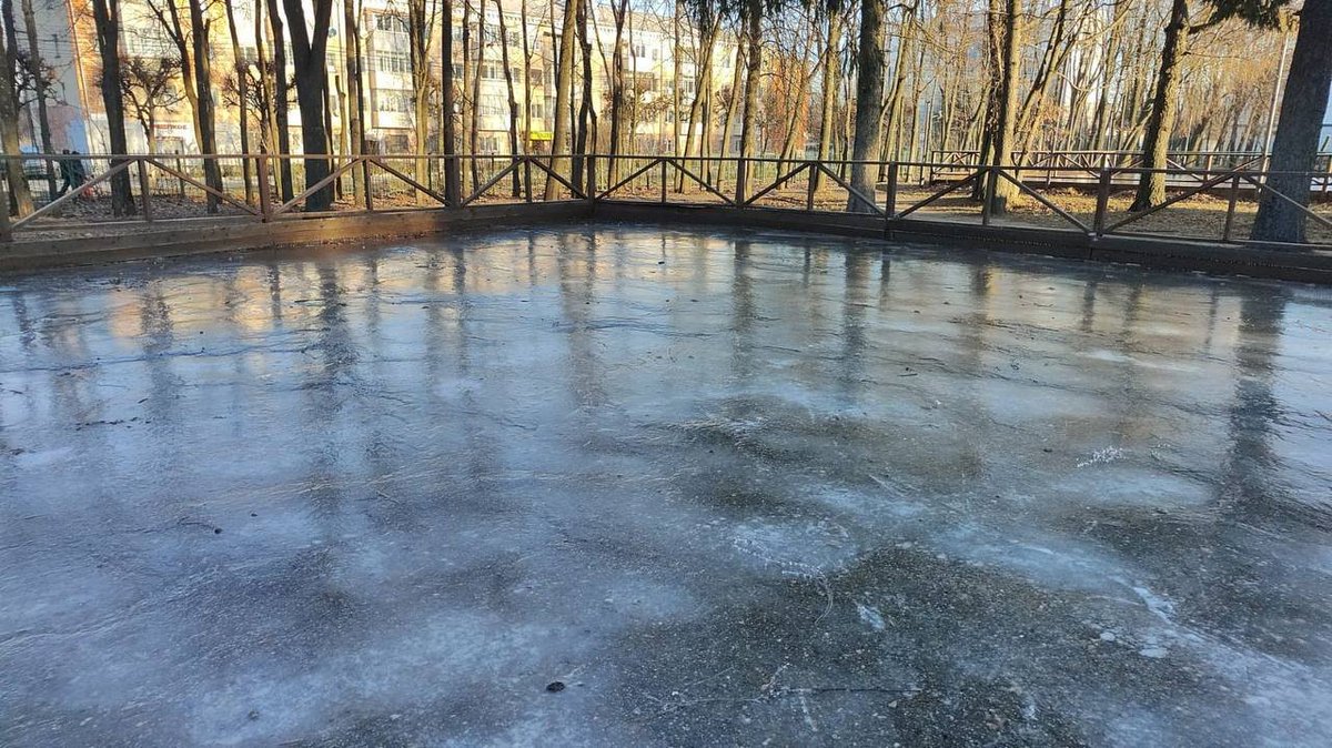 moygorodcheb's tweet photo. ⛸️ В Чебоксарах уже начали заливать катки. Первый каток обещают открыть на этой неделе в парке Николаева

@moygorodonline https://t.co/lrwJPgaIs1