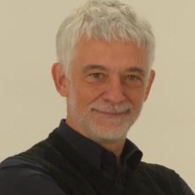 Les quiero contar que este "perverso" de la foto fue el encargado de dar la órden de poner a "La Pantera Rosa" en la TV Pública, mientras nuestro Presidente Javier Milei daba su primer discurso luego de ser elegido por mas del 55% de los argentinos.

Se llama Claudio Martínez y