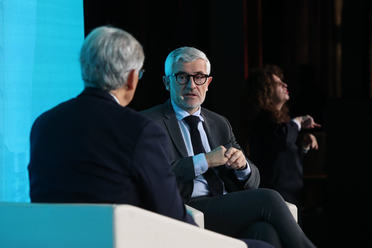 'Las #empresas que hoy en día van más allá de la norma y tienen un impacto social relevante, son las #líderes del mercado y las que generan más vinculación', subraya Ángel Rivera, consejero delegado de @santander_es, en #RADARSERES.