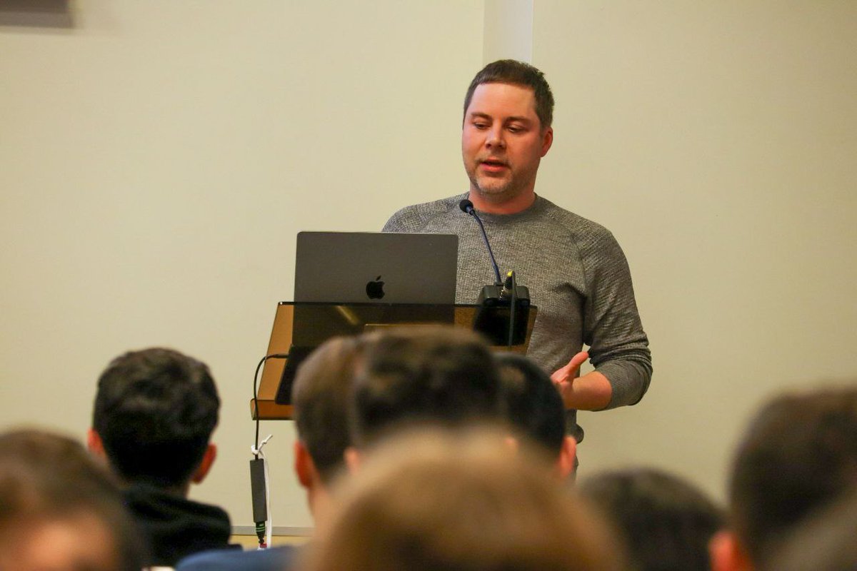 golab_conf's tweet photo. Huge thanks to Robert Grandl for the enlightening talk on the modern development of cloud applications! Your insights added so much to the conference. @GrandlRobert #GoLab2023 #TechTalk https://t.co/jq3xAH6BI4