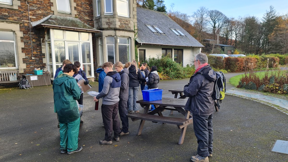 SGSGeographyDpt's tweet photo. Year 13 are up &amp; out. Preparing to pilot carbon &amp; water techniques on Blencathra

#SGSGeography #SGSDifference #fieldwork #carbonandwater #NEA #FSC #outdoorclassroom https://t.co/qlfrpp59bK