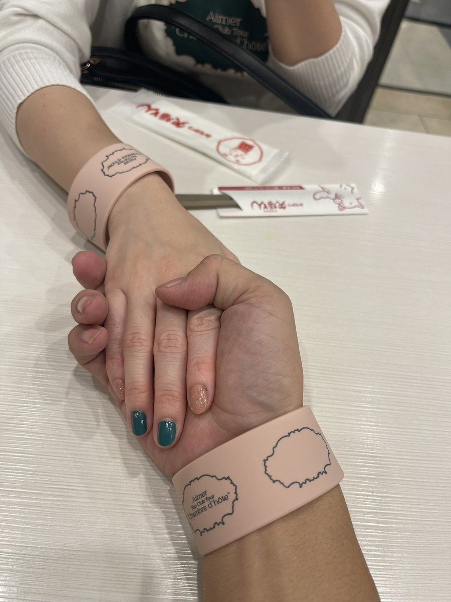 osugi427's tweet photo. 5月の大阪公演で初めて挨拶して、いまは1番大切な人🥰
そんな彼女と平安神宮、名古屋、福岡の3公演を一緒に行けて良かった🥰
大好きな曲、ずっと2人で話してた聴きたかった曲を一緒に聴けた🥰

Aimerさんが紡いでくれた縁を大切に
これからも2人でAimerさんを推していきます🫶
惚気です🙇🏻
#Aimer https://t.co/GuwRAxRKoX