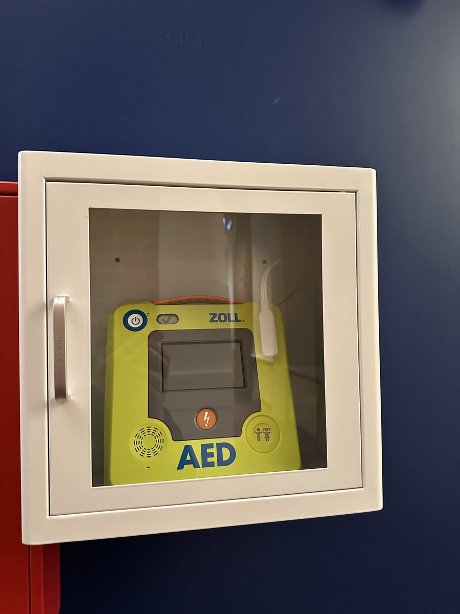 Zehn Defibrillatoren (AED) in öffentlichen Bereichen städtischer Verwaltungsgebäude installiert rathaus.rostock.de/meldungen/3496…