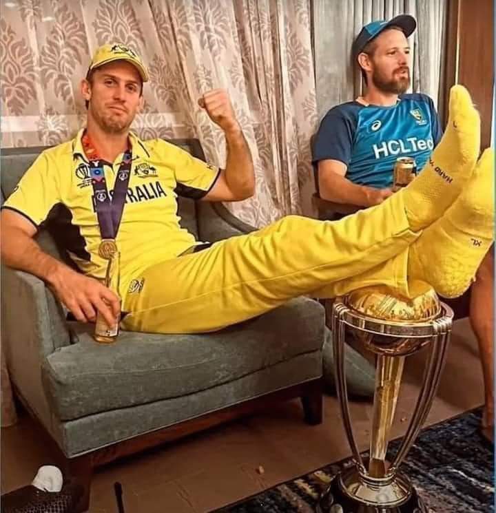 ویسے تو اس  کپ کی اوقات ہی یہئ ہے 
مگر لگتا ہے پاکستان اور انڈیا میں اس کئ عبادت کئ جاتی ہے 😡😀
#cricket #CWC23 #INDvsAUS