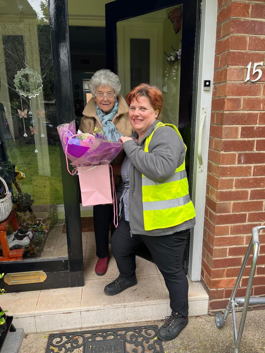 Ct4nTrust's tweet photo. Yesterday was a very special day for one of our Service Users Celia who turned a fabulous 80 🎉 The team at Easylink wished her a very Happy Birthday and one of the Charity Coordinators, Elaine, presented her with a lovely bunch of flowers courtesy of Everlong Flowers UK  💐 https://t.co/ENNjILccVP
