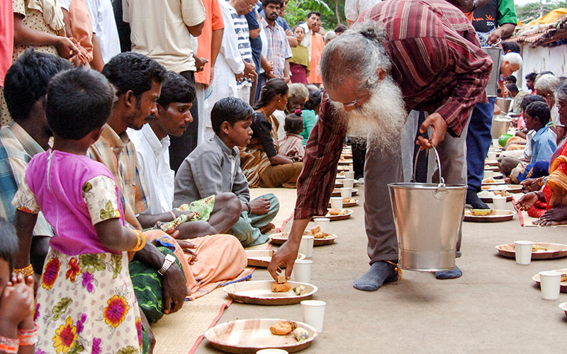 SadhguruJV's tweet photo. If there is no Inclusiveness, there is no organic Unity to Life. In this lack of unity, human beings suffer endlessly. #SadhguruQuotes https://t.co/VFeWjEHgWZ