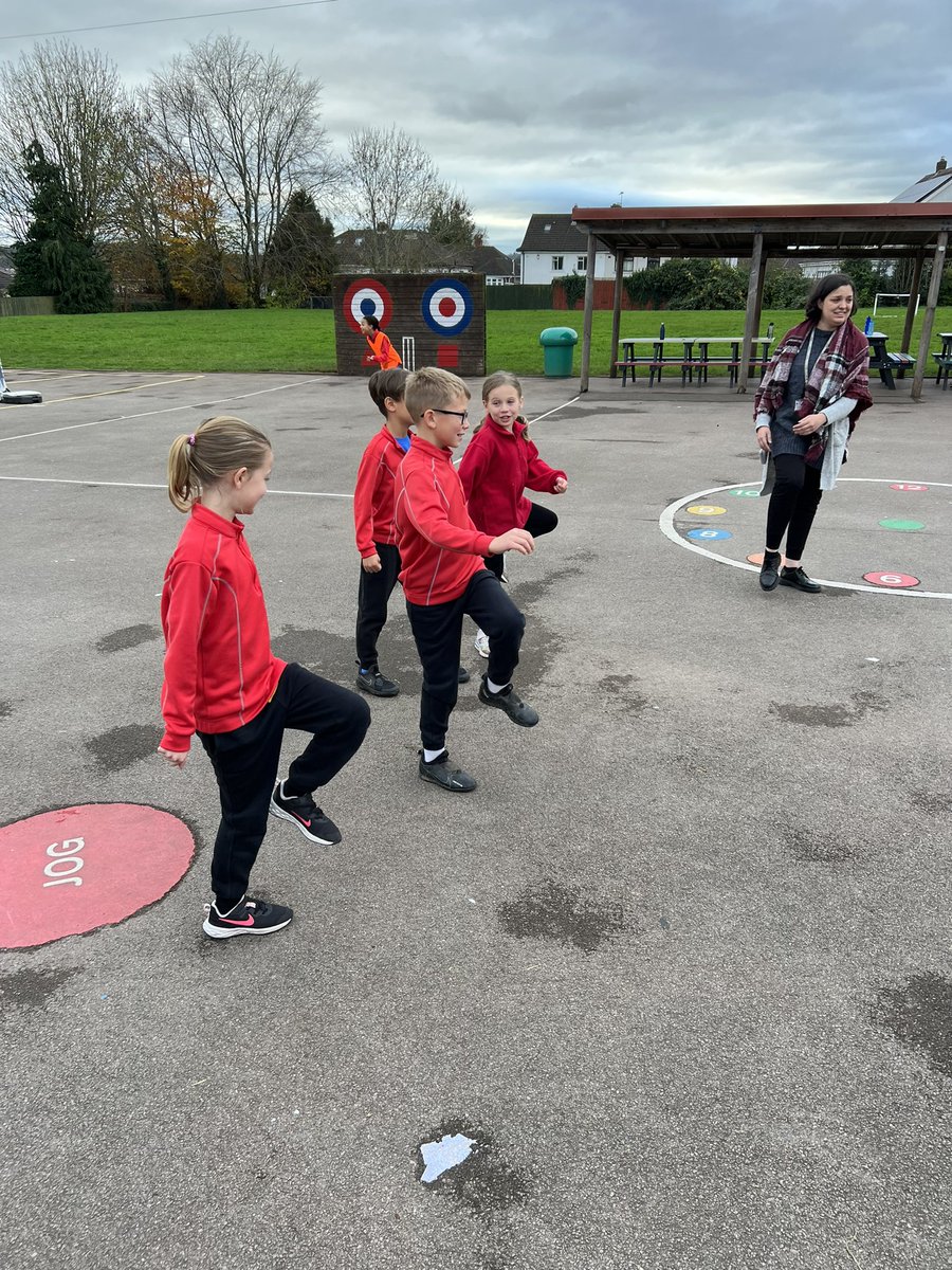 MrShortllandaff's tweet photo. Pupils in year 4 leading our stretches warming up before exercise @llandaffcity https://t.co/0bovjT5bhz