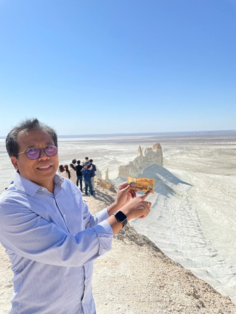 #Boszhira in #Aktau is the bottom of the dried up sea, southwestern of Kazakhstan. One of tourism destination in Kazakhstan.  Tourism industry is growing in Kazakhstan. Besides Caspian Sea, one of superpriority tourism destination in Kazakhstan. Developing #TourismDiplomacy in