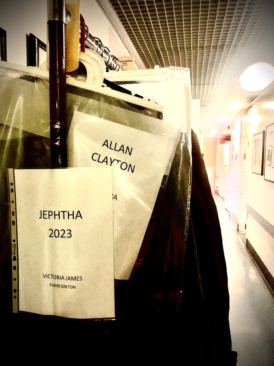 2 more chances to witness most special of artists great Allan Clayton ⁦@fatboyclayton⁩ as Handel's Jephtha ⁦@RoyalOperaHouse⁩ tonight and Friday, it's been a soul breaking privilege to be his wife for 6 nights 🩸⛓️🗡️🕯️🛏️💥 roh.org.uk/tickets-and-ev…