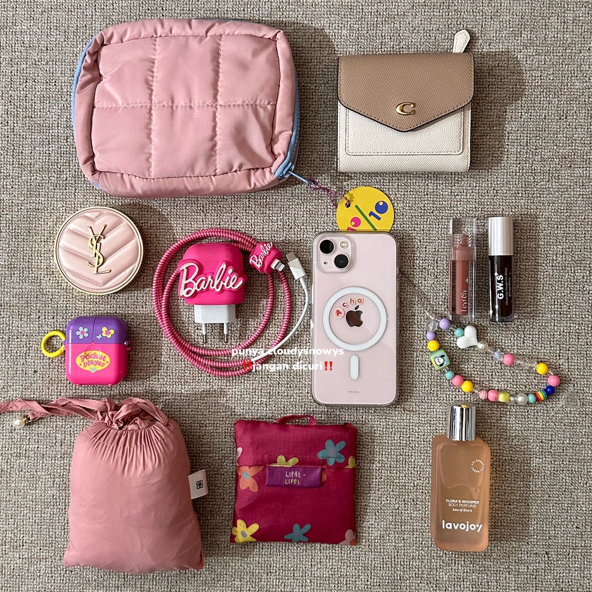 kalau kalian cari mini ransel yang tetep stylish cocok buat hangout atau nonton konser tapi muat barang banyak plis beli ini deh LUCU BANGET masuk ke ootd apapun!

ini punyanya brand lokal harganya juga masi terjangkau &amp; bahannya juga bagus, walaupun mini tapi muat banyak😭🤍🎀