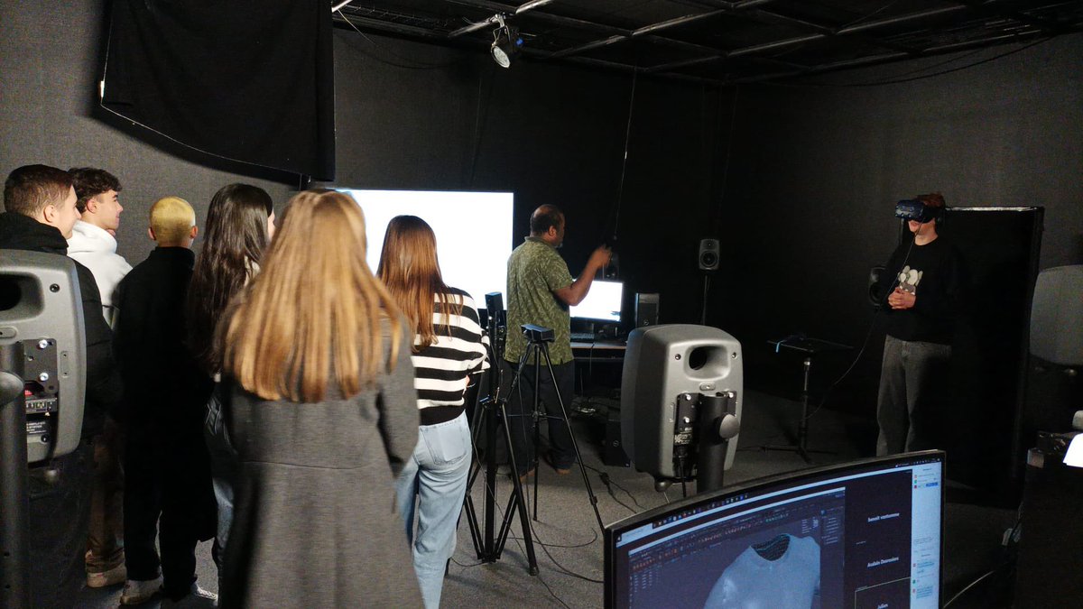 LesScInfusent's tweet photo. 🔎 Excur'Sciences [2]

Direction le campus de la Plaine Images et sa plateforme #IrDive pour les lycéens afin d’en savoir davantage sur la recherche et les innovations des environnements visuels numériques et interactifs 📽️ https://t.co/MXsWPcU0dx
