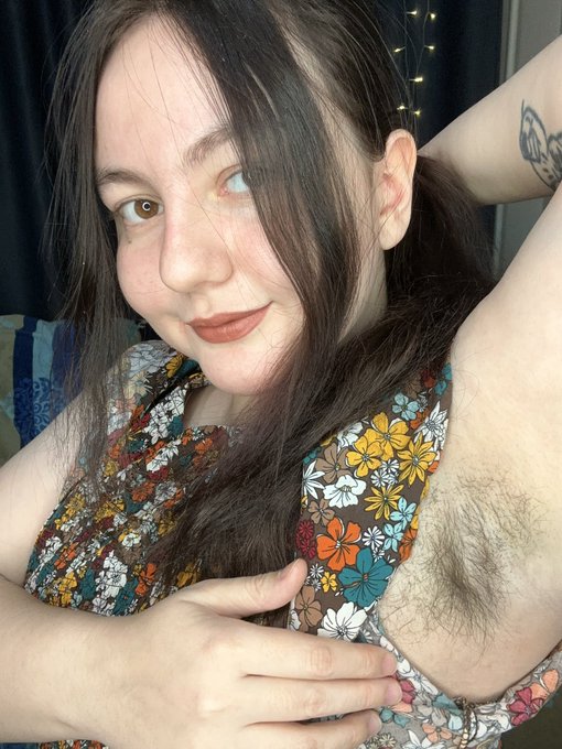 Hairy armpits are sexy! https://t.co/3QSQqveg34