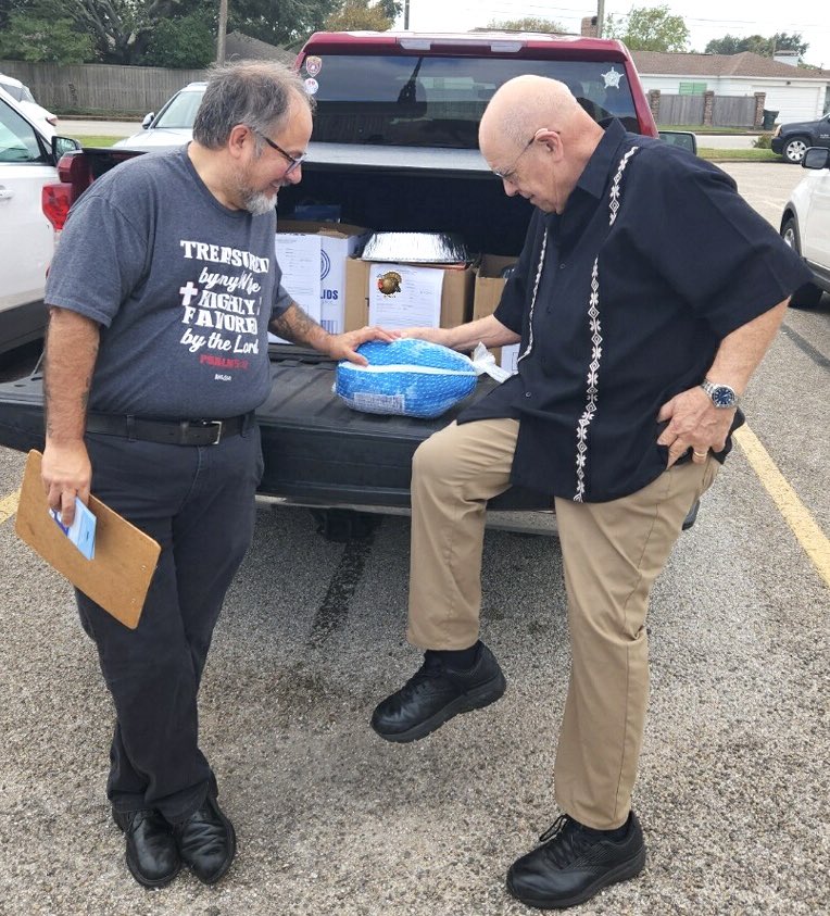 BillSargent1's tweet photo. Pastor Lance and I helped deliver some of the forty food baskets and Thanks giving turkeys to Galveston residents today https://t.co/RKIL3miKMI