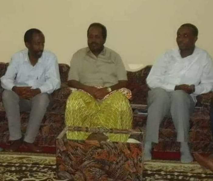 Somalia commemorates 21st November marked as teacher’s day. In Somalia today, Pres. <a href="/HassanSMohamud/">Hassan Sheikh Mohamud</a>, PM <a href="/HamzaAbdiBarre/">Hamza Abdi Barre</a> &amp; Education Minister <a href="/faaraxsheekh/">Farah Sheikh Abdulkadir</a> are all former teachers.
Thank you for making teaching an enjoyable experience before the politics.
#HappySomaliTeachers'Day.