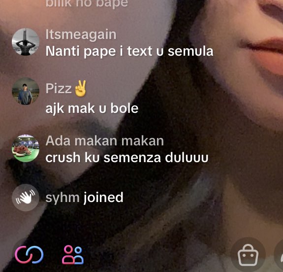 this fuck face said inappropriate things on my live and I dmed her girlfriend. puas hati.