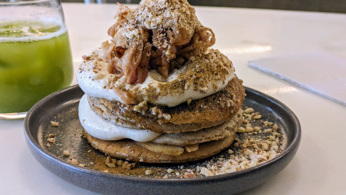 VeganOlive1's tweet photo. Breakfast at #Comoba #Lisbon...A cool place with fabulous #Vegan options .. Chia pancakes, chia porridge ππ»π±πβΊοΈπ’π https://t.co/aeS9FvA6tD