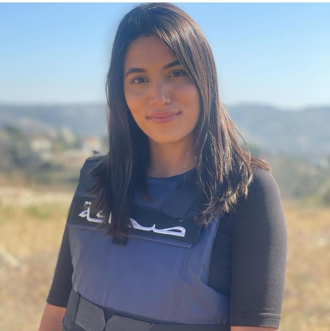HanadyGerges's tweet photo. الناس الحلوة بتفل على بكير... شو بدي احكي لاحكي...عن طهر قلبك ونفسيتك الحلوة...
الدني كانت مش سايعتك وأحلامك كبيرة..

"أسرائيل" قتلت الزميلة والرفيقة فرح عمر .

#الميادين https://t.co/eyAplp3Ei7