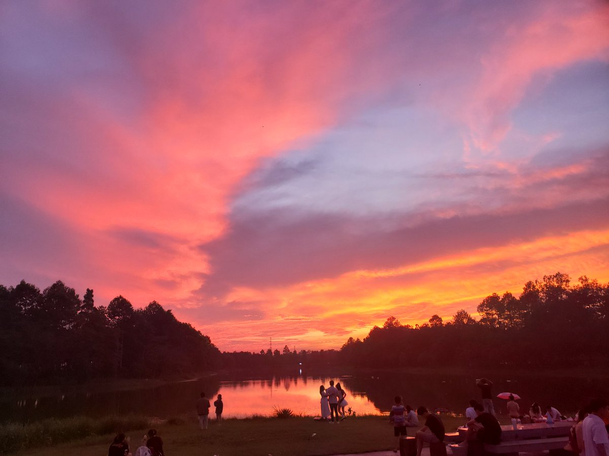 HamsterSe7en's tweet photo. #SGG
Sunset or Sunrise? which one do you like better?
Show me your moments
#Wandering #Dangoinfinity https://t.co/0bOdhvqRYL