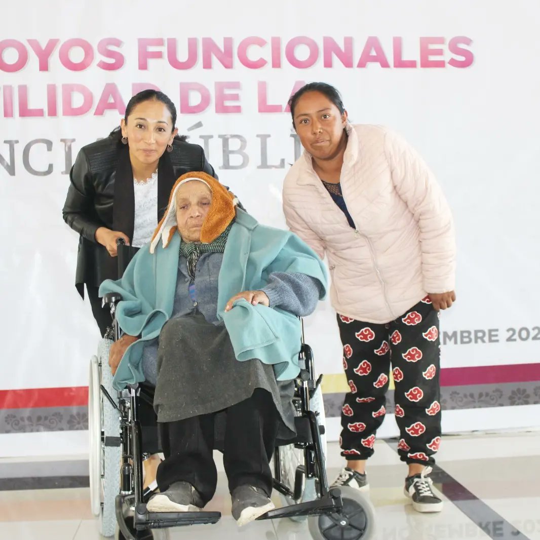 DIF_SanFelipe's tweet photo. 👨🏻‍🦼👩🏾‍🦽👩‍🦯Para favorecer la calidad de vida y la inclusión social entregamos aparatos funcionales: sillas de ruedas, sillas PCI, andaderas y bastones a vecinos de nuestro municipio, en coordinación con la Beneficencia Pública.
#JuntosPorTuFamilia seguiremos #TrabajandoARasDeTierra https://t.co/JmRlgdW7Yp