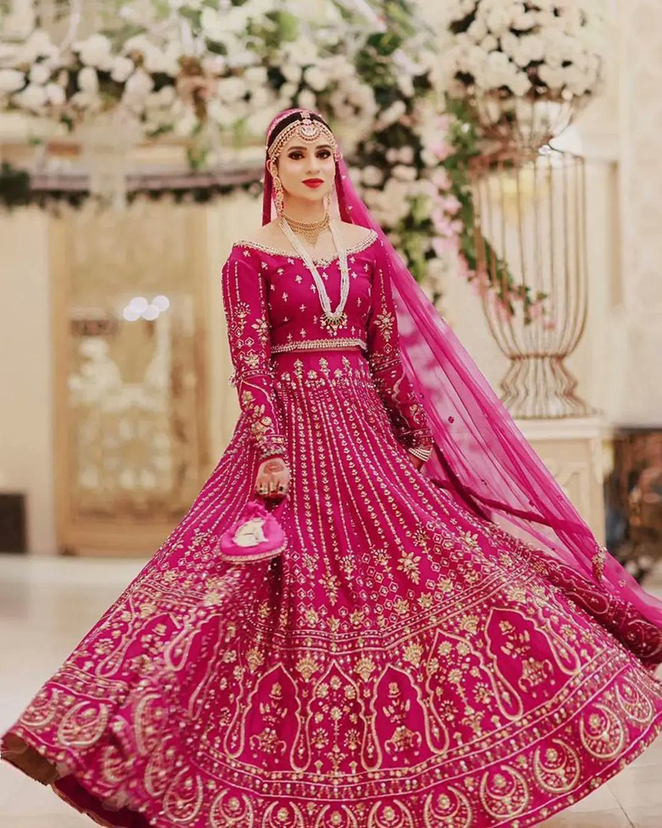 ALIXEESHAN's tweet photo. Something to pink about!💓

Our gorgeous bride shines in our Swabi ensemble - a Magenta pink raw silk lehanga choli that is incrusted with pearls, sitara and naqshi in gold. It is paired up with a gorgeous net dupatta.✨
.
.
.
.
.
.
.
.
#Bridals #clientdiaries #Regal #Timeless https://t.co/dM9cOpCdoP