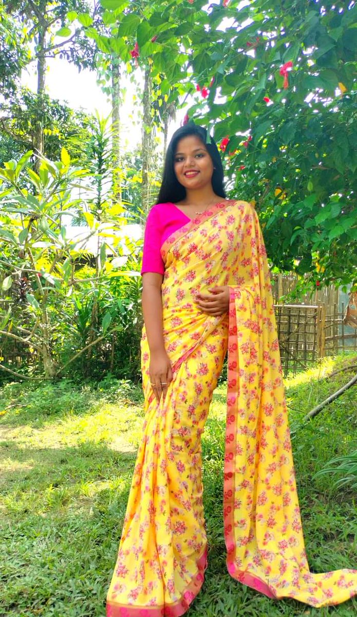 Modhu454's tweet image. পিন্ধি লৈছোঁ সৰিয়হ ফুলিয়া হাঁহি এটি
তোমাৰ বুকুত ঘৰ সাজিম বুলি💛