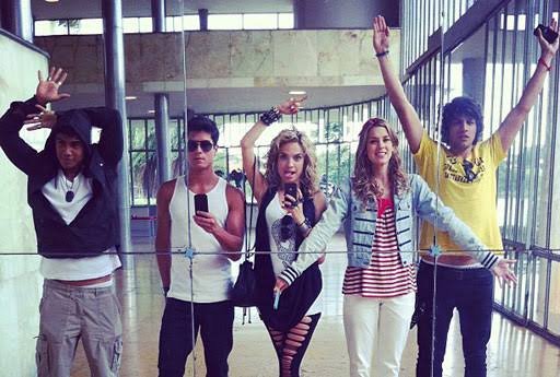 rememberchamel's tweet image. pensando aqui se tivesse stories nessa epoca nao ironicamente os meninos iriam servir muitos closes