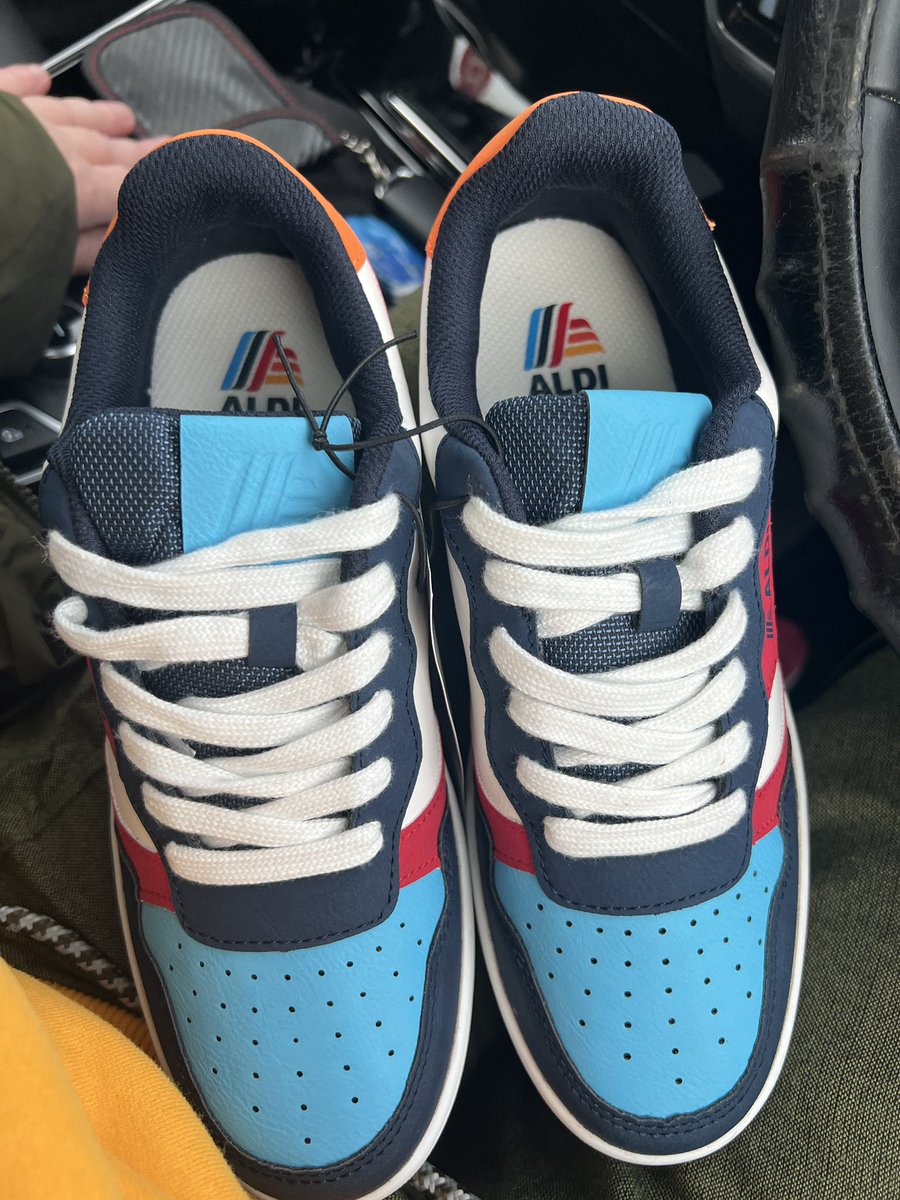 Sweet new @AldiUK kicks. Going to cut a right dash on the school run in these. @urbanprehisto, you’ll probably appreciate these!