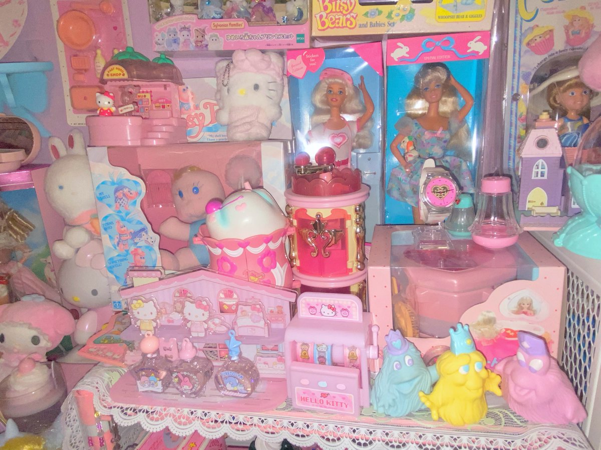 FanCyAttacKchan's tweet photo. 私の部屋 宝物だから永久に存在していてほしい(._.) https://t.co/MrrpiXmXgY