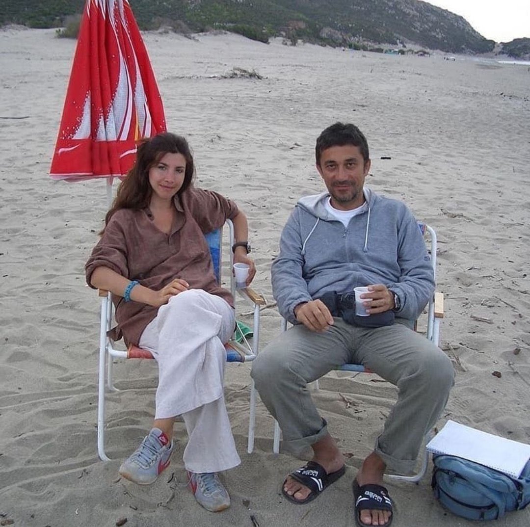 kultmufilmler's tweet photo. Ekmek, şarap, sen ve ben https://t.co/cwaEs8n8DT