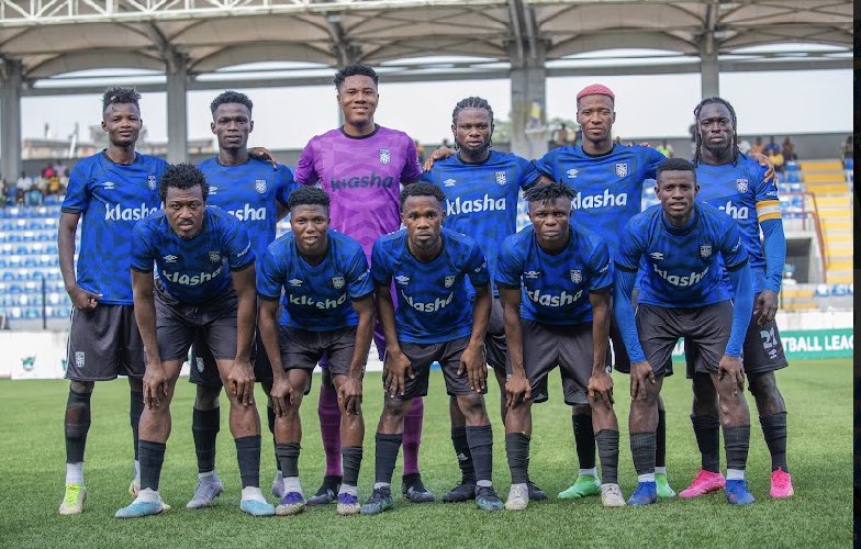 EkeneNero's tweet photo. Champions learn, they learn with their hearts open. So we maintain the heart of a learner, that a life lived in fear and anonymity is no life at all. Progress and growth demand’s bravery 💪.

Am proud of my gangs @SportingLagos ❤️💙

God is helping us 🙏🏾. https://t.co/D4c9MSbmyP