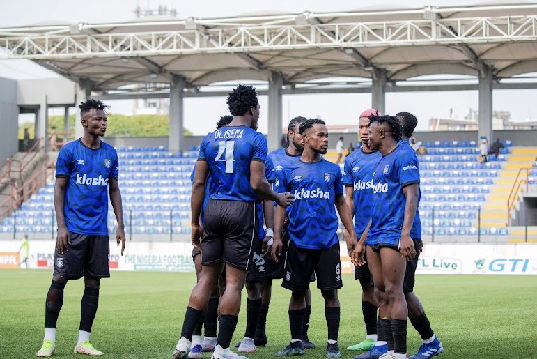 EkeneNero's tweet photo. Champions learn, they learn with their hearts open. So we maintain the heart of a learner, that a life lived in fear and anonymity is no life at all. Progress and growth demand’s bravery 💪.

Am proud of my gangs @SportingLagos ❤️💙

God is helping us 🙏🏾. https://t.co/D4c9MSbmyP