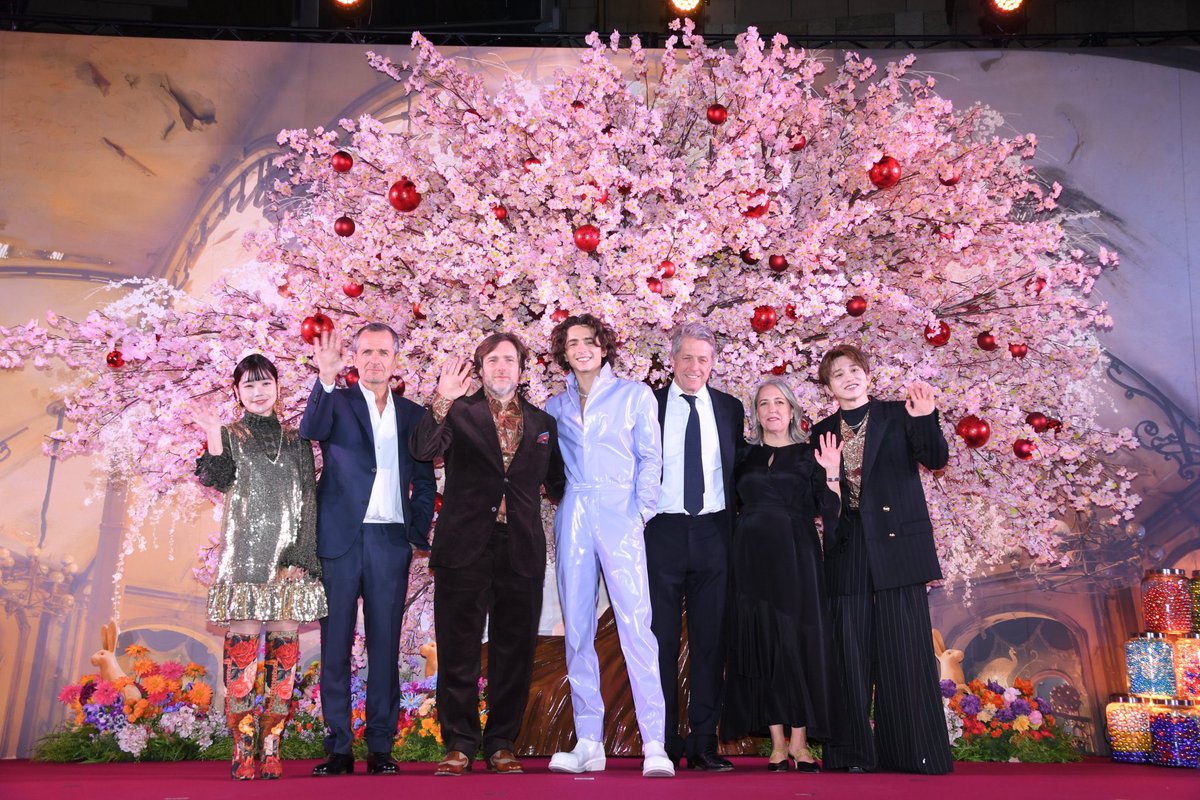 WonkaMovie_jp's tweet photo. ⋱𝐘𝐨𝐮𝐓𝐮𝐛𝐞 𝐋𝐈𝐕𝐄⋰
アーカイブ配信開始📺ˊ˗
￣￣￣￣￣￣￣￣￣￣￣
𝟏𝟏/𝟐𝟎開催
マジカル・チョコレート・ナイト
“チョコレート・カーペット”🍫🌙
　　　
視聴▶️https://t.co/uRMXL79n14

会場を大熱狂に包んだ
ティモシー＆ヒューほか豪華ゲストの
スペシャルナイトをお楽しみください🫶 https://t.co/ls5EIdrtBV