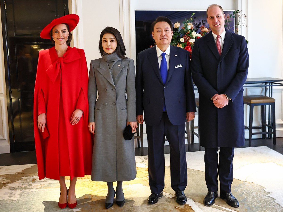 KensingtonRoyal's tweet image. A pleasure to welcome President Yoon Suk Yeol of the Republic of Korea and First Lady Kim Keon-hee to the UK 🇰🇷