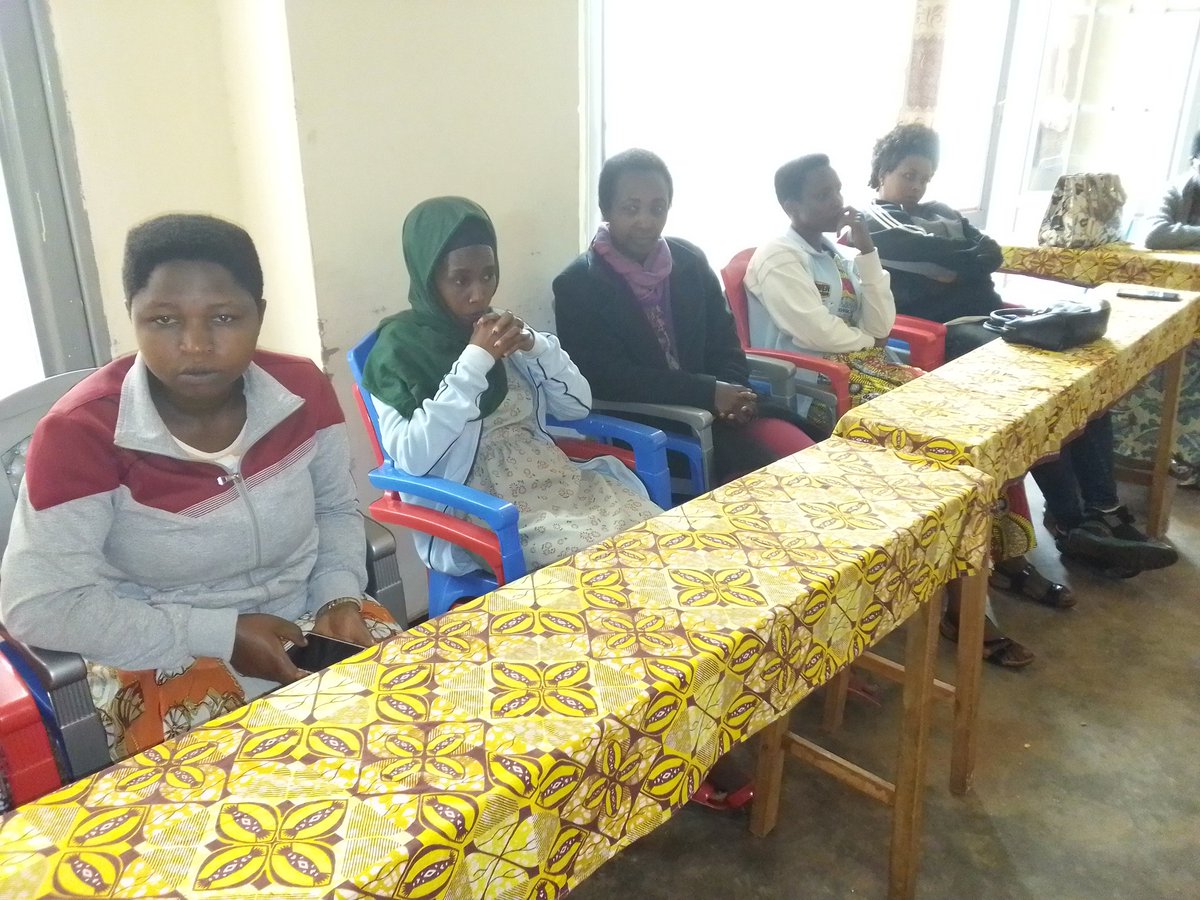 NgoziProvinc's tweet photo. Dans le cadre du projet Synergies pour la paix au #Burundi phase III, l'association #BLTP organise du 21-24/11/2023 à Ngozi les activités de sessions des formations des membres des plateformes femmes et élaboration de leurs initiations en @NgoziProvince. https://t.co/d1vHVllLzn
