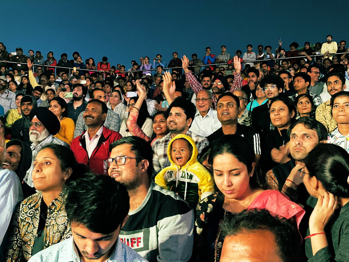 abhinandita_m's tweet photo. बच्चे बूढ़े और जवान 
दिल्ली के लोगों ने इंजॉय किया @ArvindKejriwal सरकार द्वारा आयोजित दिल्ली दिवस 

@Saurabh_MLAgk 
#JasbirJassi https://t.co/gdIMajio85