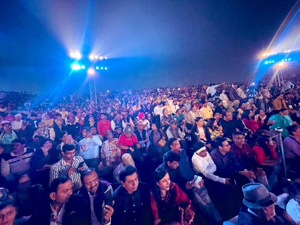 abhinandita_m's tweet photo. बच्चे बूढ़े और जवान 
दिल्ली के लोगों ने इंजॉय किया @ArvindKejriwal सरकार द्वारा आयोजित दिल्ली दिवस 

@Saurabh_MLAgk 
#JasbirJassi https://t.co/gdIMajio85