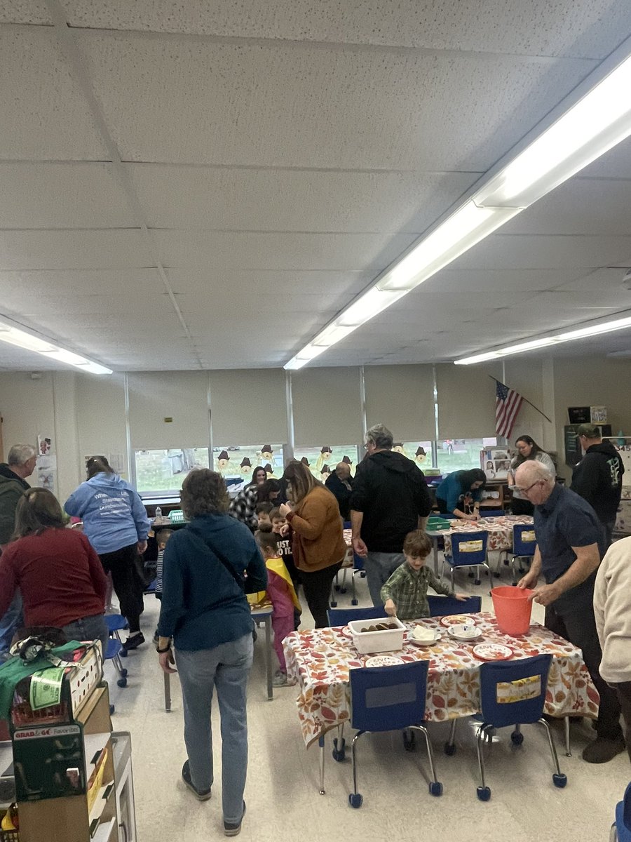 MACS_PAL's tweet photo. We are #thankful for the many family members who joined us in PreK for Grandparents Day. 🧡🐅🦃 @MACSPride https://t.co/bUEBfTKB6R