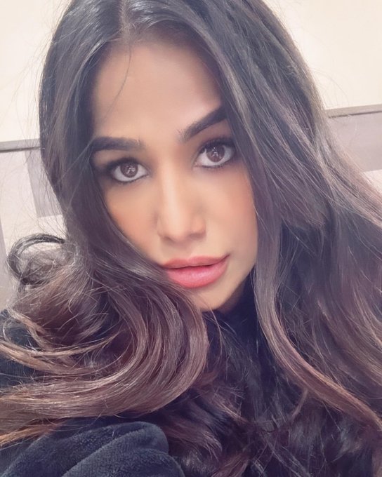 Got a break &amp; few selfies for you 😜 #shooting #webseries #fun #sexy https://t.co/1zOWFJVzEu<a href="/tag/shooting"class="tags">#shooting</a><a href="/tag/fun"class="tags"><span>#fun</span></a><a href="/tag/sexy"class="tags"><span>#sexy</span></a><a href="/tag/webseries"class="tags"><span>#webseries</span></a>