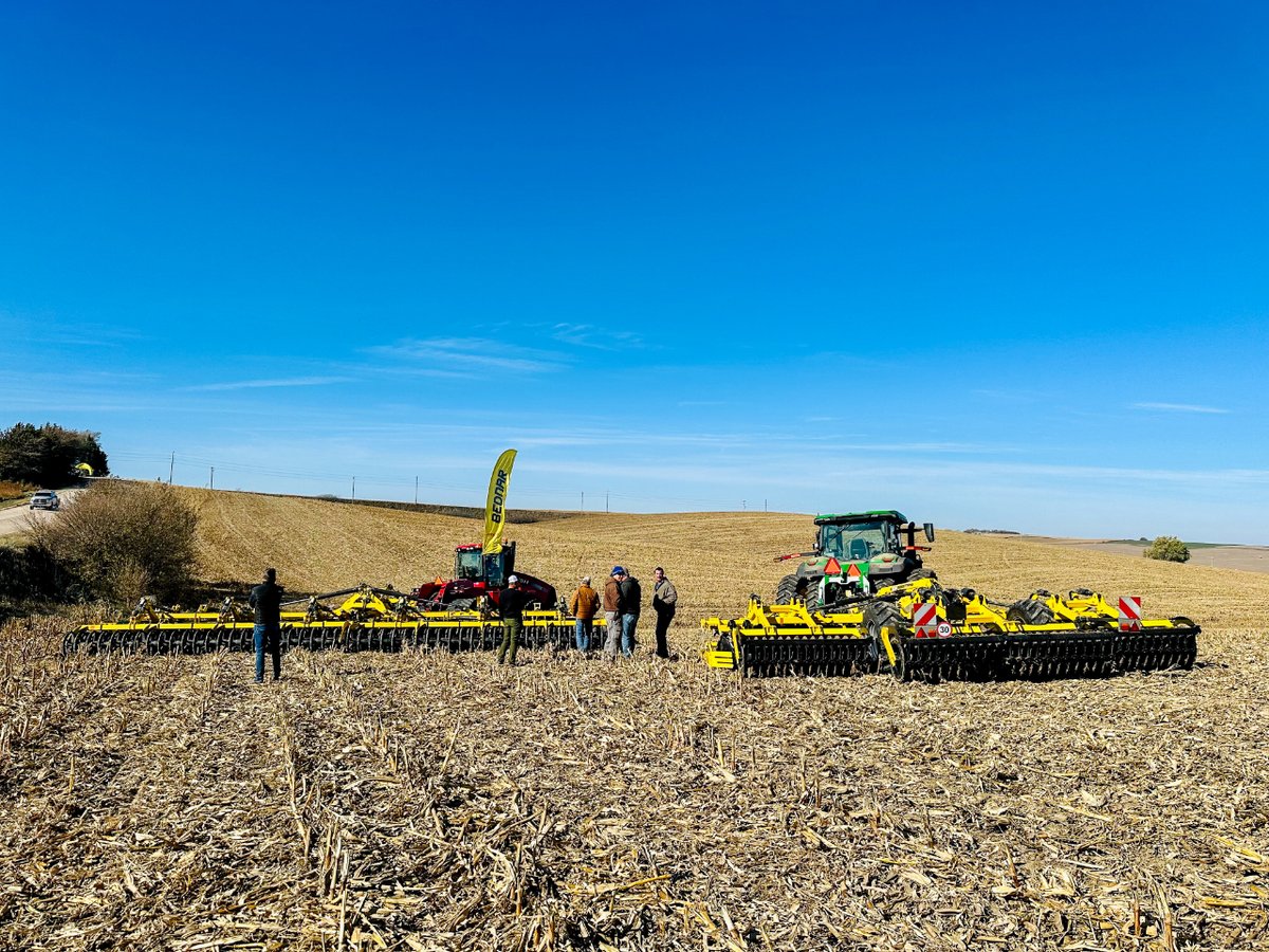 BednarFmt's tweet photo. 🌾🚜 Big shoutout to ATX Implements Ltd. for hosting #BEDNAR 's first Field Days in America! Showcased were top machines for corn &amp; soybean cultivation: #SWIFTERDISC , #ATLAS , and #TERRALAND. 🌽🌱 Ready to revolutionize farming? Contact us #AgricultureInnovation https://t.co/Oc6vNRMWNn