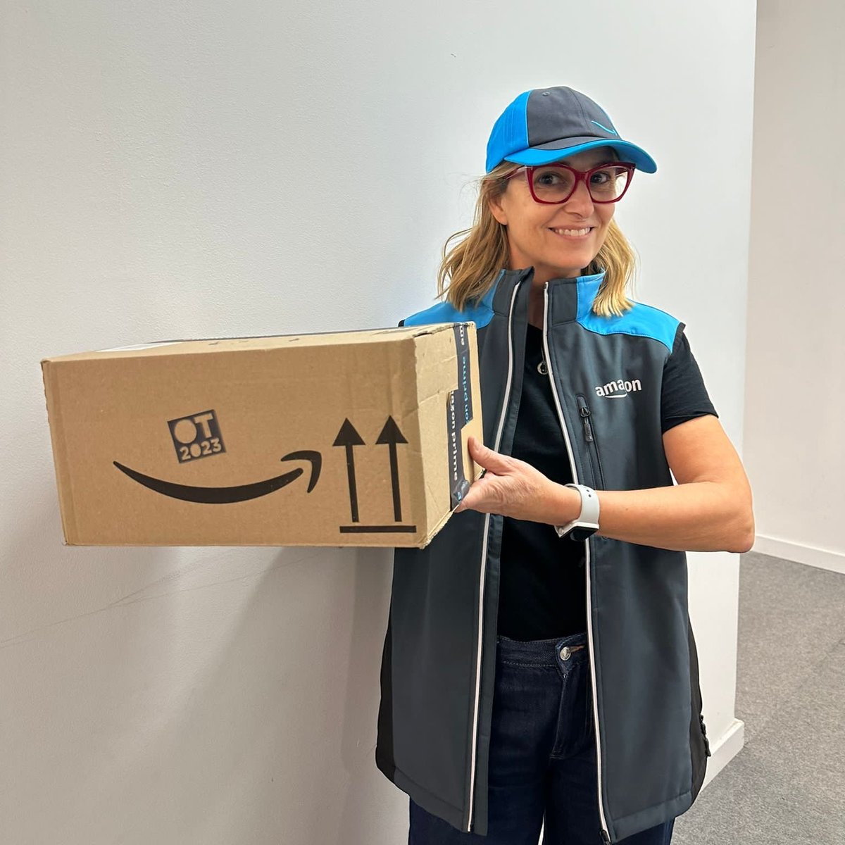 Literalmente <a href="/NoemiGaleraN/">Noemí Galera</a> repartiendo temas en #OT2023 en unos minutos en el canal 24 horas