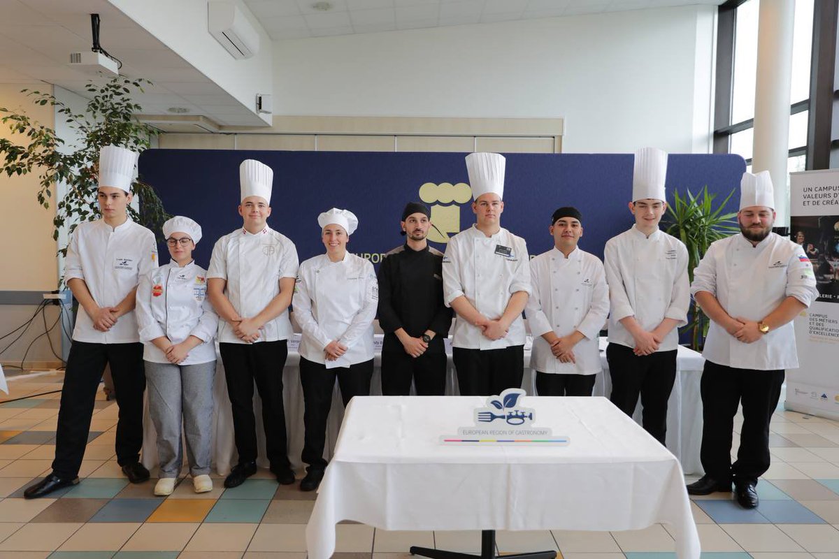 hautsdefrance's tweet photo. Top départ du concours #EYCA2023 en direct du lycée hôtelier du #Touquet, et au cœur des #hautsdefrance : la Région Européenne de la Gastronomie 2023 !

✅ 9 pays vont s’affronter dans la joie et la bonne humeur !

🍀Bonne chance à notre représentant Louis Barbier, meilleur apprenti de France en cuisine.

@campustihdf