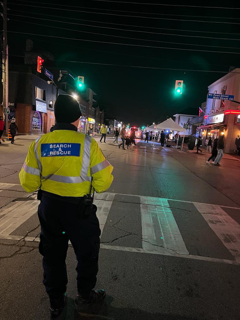 RespondSAR's tweet photo. This past weekend we assisted at the Streetsville Christmas in the Village. Thank you to all those who came out, enjoyed the festivities, and made the event a success!

Interested in getting involved? Contact us! https://t.co/Bv2NC1NKEd

#volunteer #searchandrescue https://t.co/Z5Z1Wc9BVB