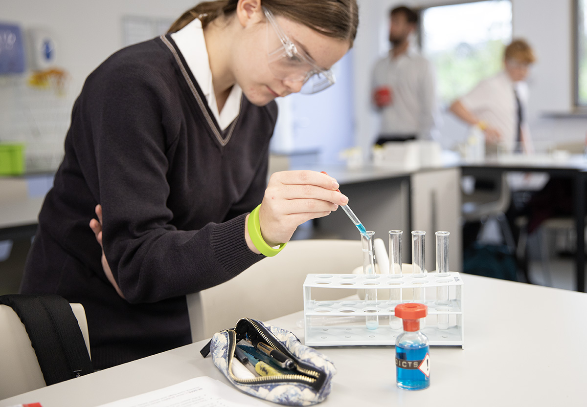 TruroSchool's tweet image. Diet and nutrition is a core module in the 2nd Year where pupils are taught how to conduct food test experiments to detect carbohydrates, fat and proteins in various food items. 

#foodtesting #balanceddiet

truroschool.com/?p=116465&amp;amp;prev…