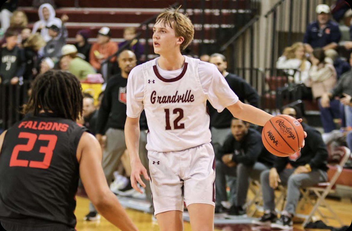 GrandvilleBBall's tweet photo. Signing day! 🖊️ Please join us in watching @CameronRegnerus officially sign with @gvsubasketball tonight at 6:30pm! (Athletic Lobby) 🔵⚪️

#WinTheDay x #AnchorUp https://t.co/OIfErecAOX