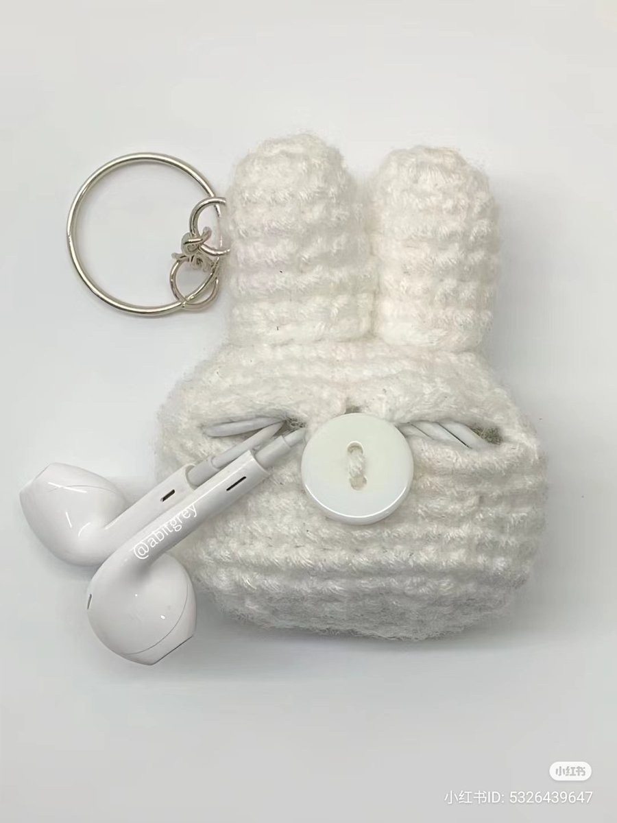 lovesickdoe's tweet photo. crocheted keychain miffy airpods case https://t.co/phHQpNjG1U