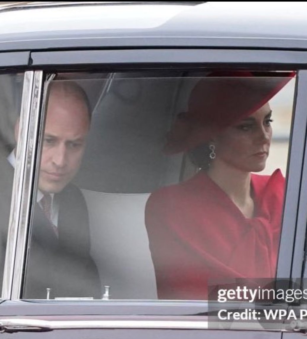 NSome1ne's tweet photo. #PrinceHarry #MeghanMarkle 
.....

Look at those pics below, look at them. William pretending that she ain't there. He doesn't even look at her.

🤣🤣🤣🤣🤣🤣🤣. Very happy.

God's Karma ain't playing.

#KateMiddleton
#PrinceWilliam
#Unhappycouple
#UnhappyMarriage
#OldFaceKate https://t.co/xIv0KUu4WG