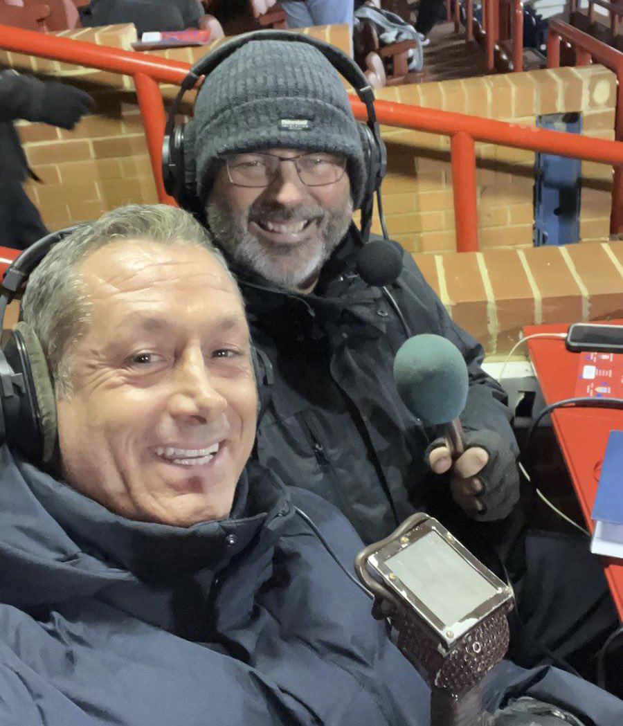 If you can’t make it to Hayes Lane tonight for @bromleyfc v @OfficialShots - then you’re welcome to join @neil_smudge and myself for online @BBCSurreySport commentary of the match from 7:35m
🤍🖤 v ❤️💙 ⚽️🎙️🙌

bbc.co.uk/sport/live/foo…