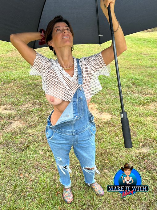 Rainy Day fun 💦💦💦 https://t.co/KKwQdsuKFL https://t.co/zCV5xZGfl6